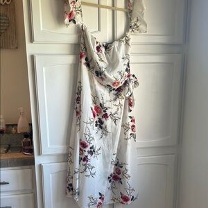 Chic Floral Midi Dress in White and Pink